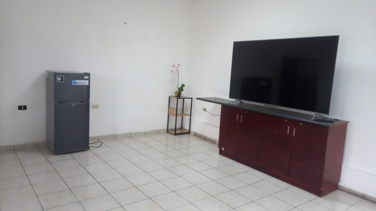 Hostal Los Heroes Антигуо-Кускатлан Экстерьер фото
